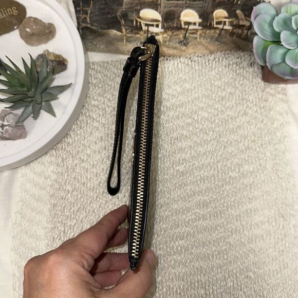 Coach Small Black Crossgrain Leather Gold Tone LogoโZip Wristlet Wallet - Picture 3 of 10